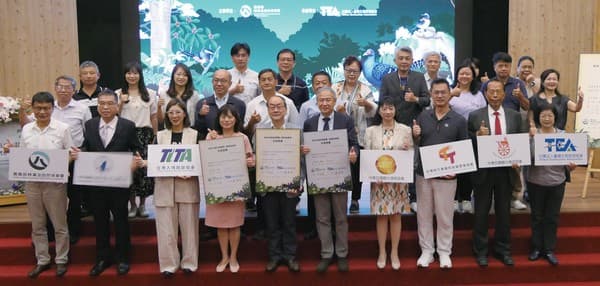 森林生態旅遊導覽人員培力認證啟動記者會與會貴賓大合照。